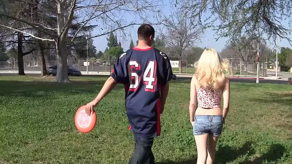 Пайпер Перри хранит свою девственность для сводного брата, который использует ее киску