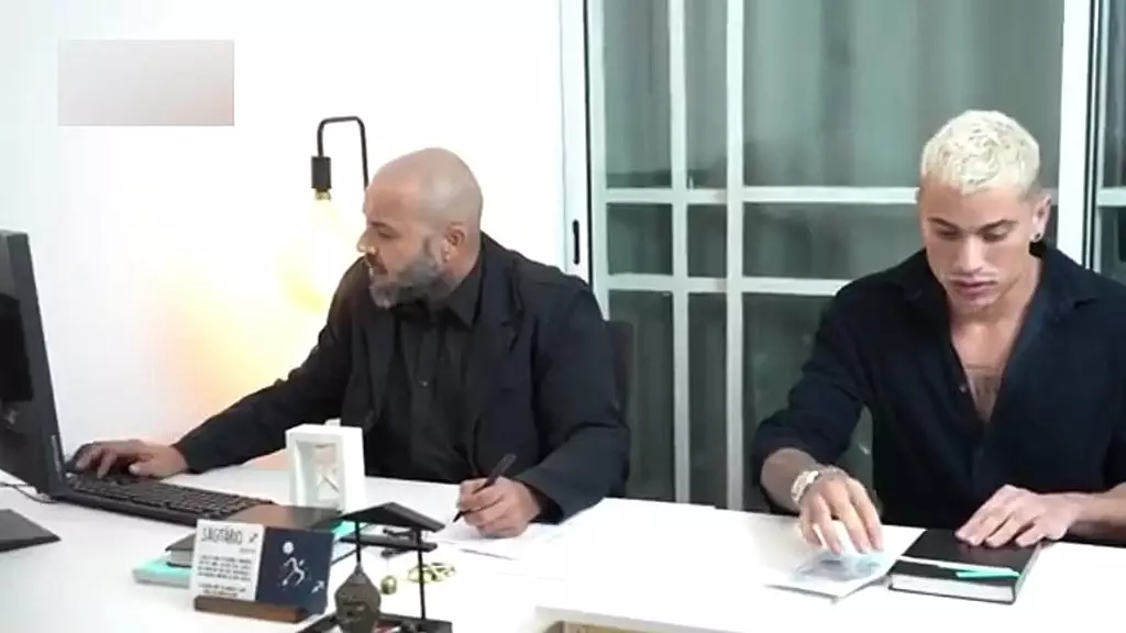 patrao pegou eu fudendo o filho dele e acabou me comendo. - часть i