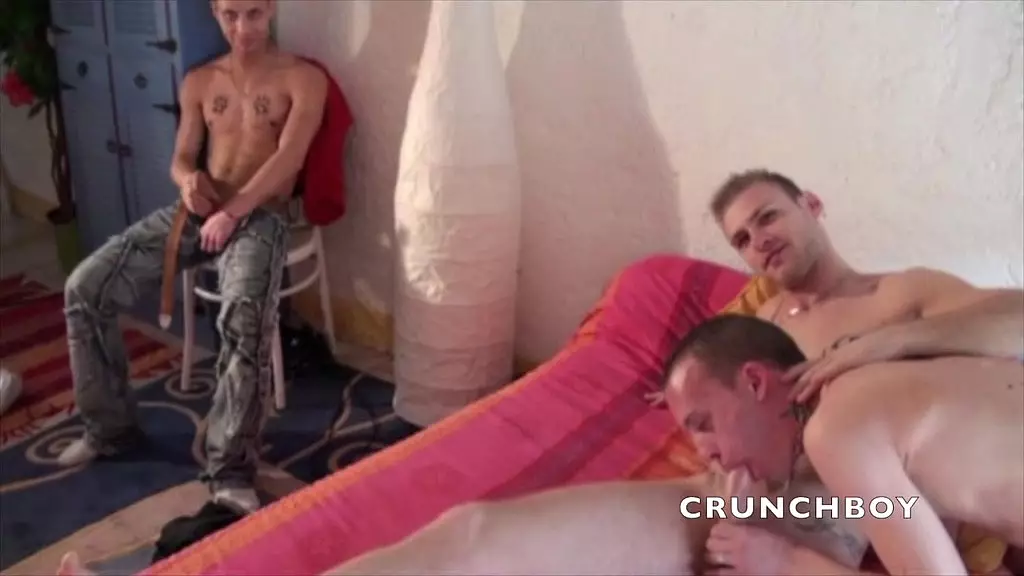 3 сексуальных парня с большим членом трахают гея ради удовольствия порно кастинг 19