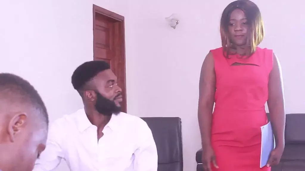 моя сводная невестка соблазняет меня в доме моего сводного брата и трахает меня, пока не проглотит всю мою сперму! lulu vroumette cmr и yann cmr