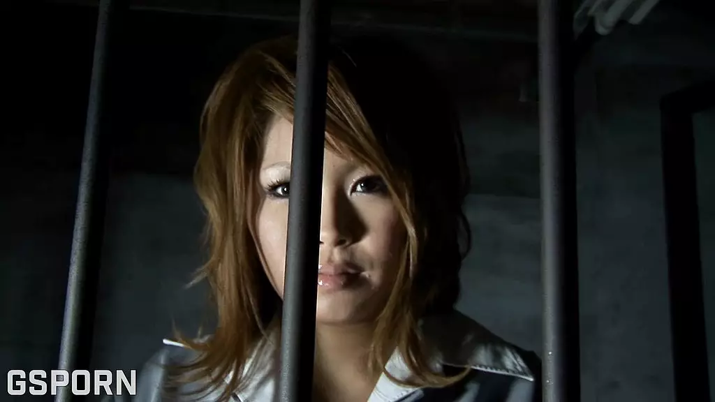 жаркий секс в полицейском участке Токио, трах сексуальной плохой девушки