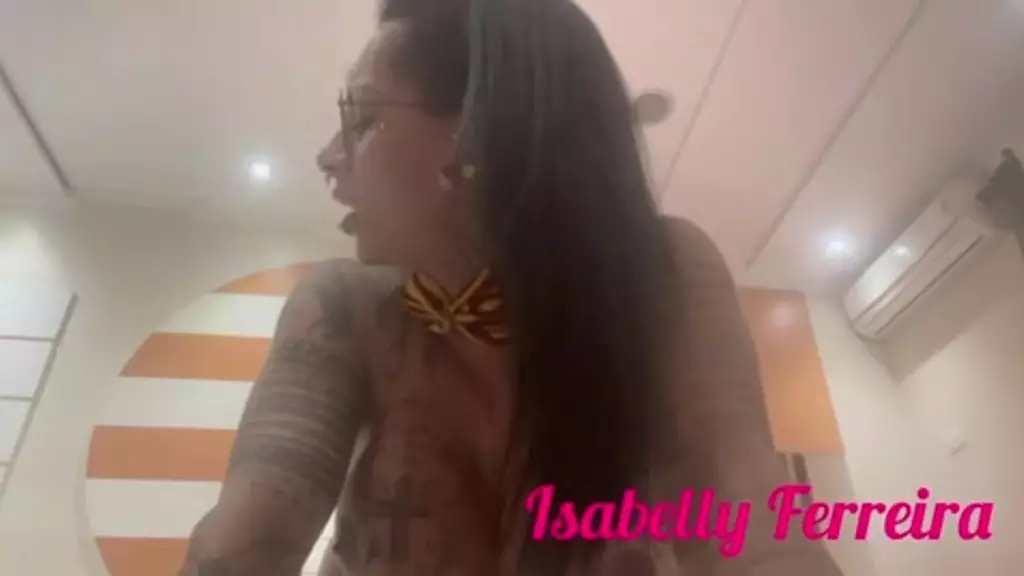 Изабелли Феррейра и череп Льва