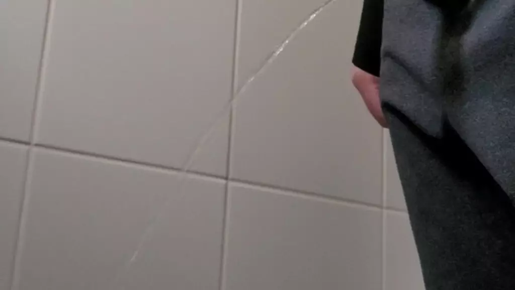 утренняя моча в туалете