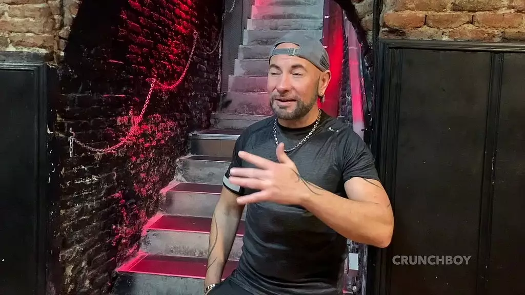 3426 Ноэль Санторо трахнул грубого Джона