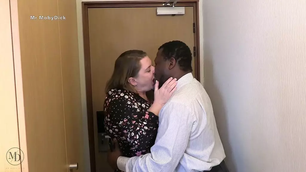 bbc mr_mobydick дает горячей жене rachel грязный кремовый пирог, как в фильмах cucky