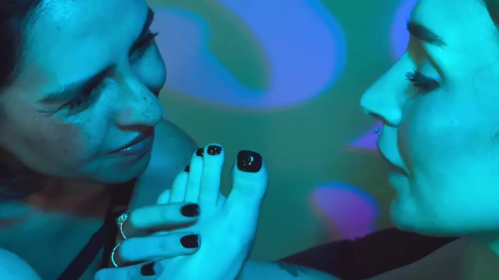 моя милая ножка в твоем распоряжении