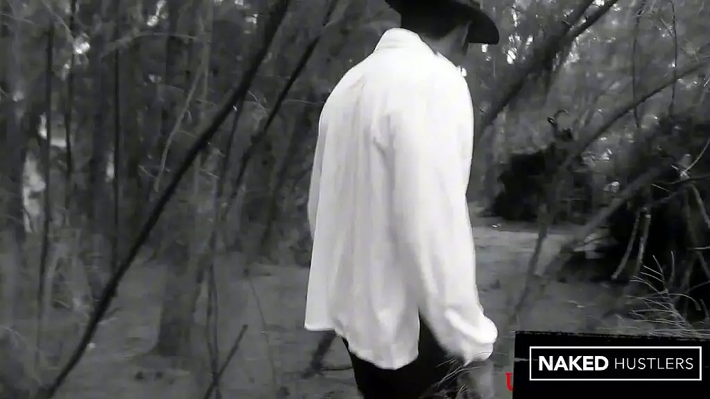 Намазанные маслом сучки с большой попкой сосут член в еде в день индейки