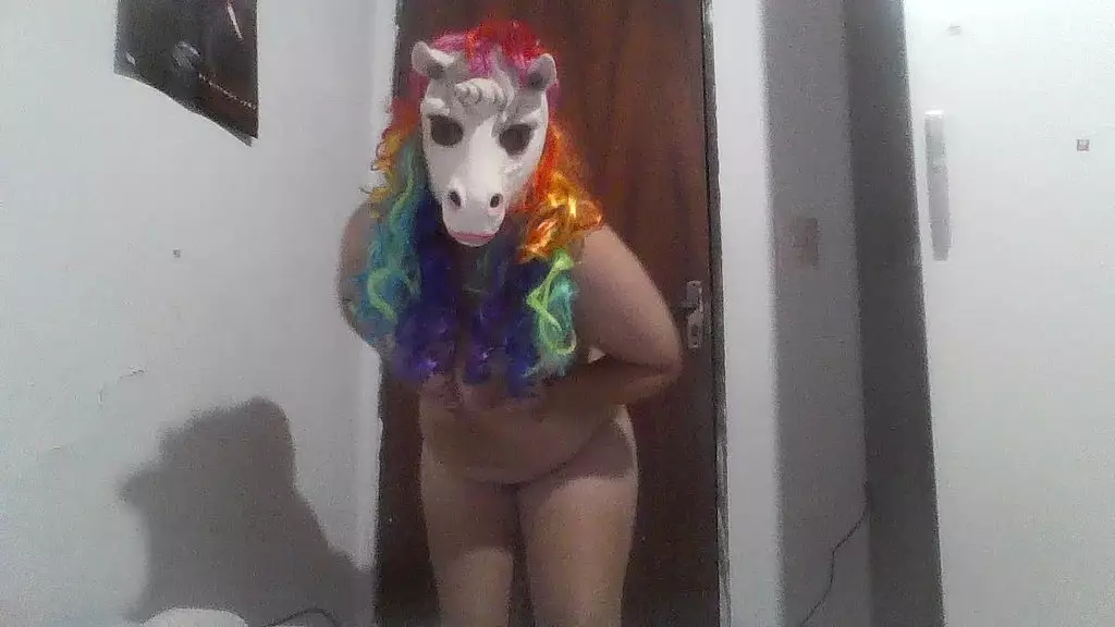 dancando gostoso para voce e Mostrando minha buceta virgem