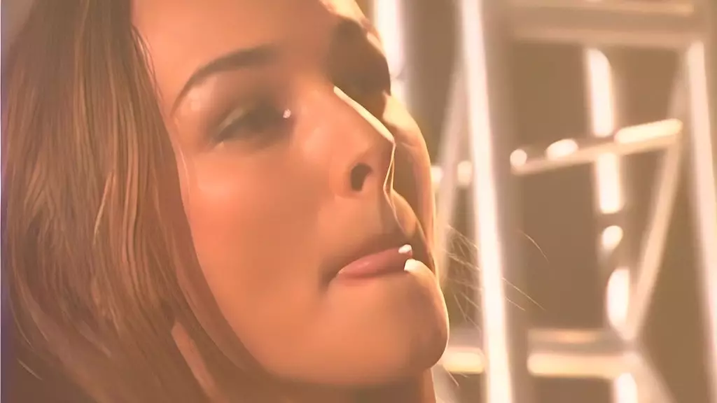 Ситерия смотрит в камеру, пока член использует ее рот как дырку для траха