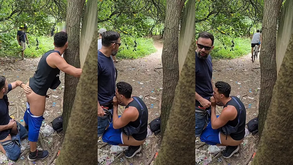 она проходит мимо велосипеда, не чувствуя ничего, он трахает меня, не снимая рубашки