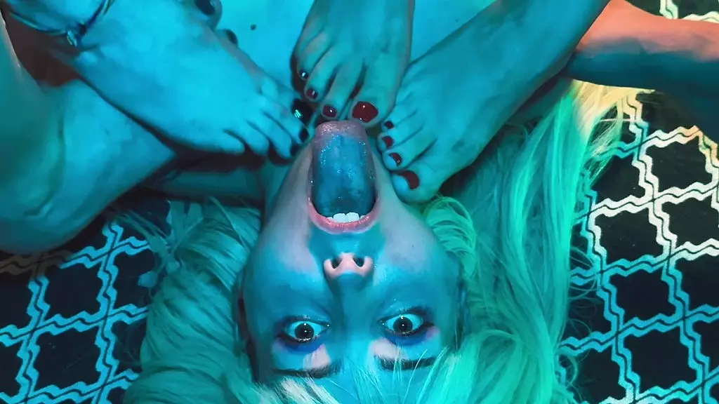 извращенная вечеринка с ногами