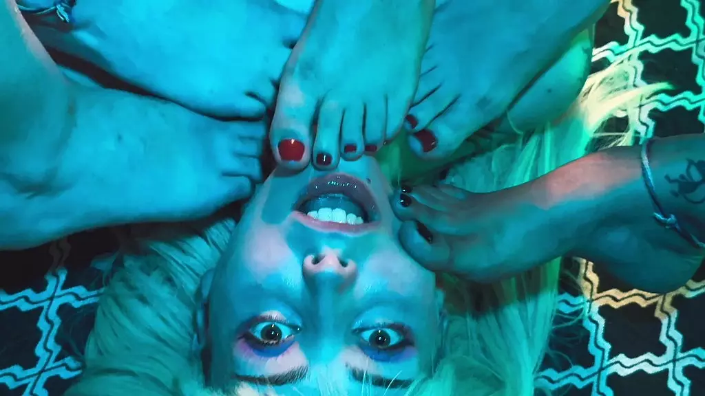 извращенная вечеринка с ногами