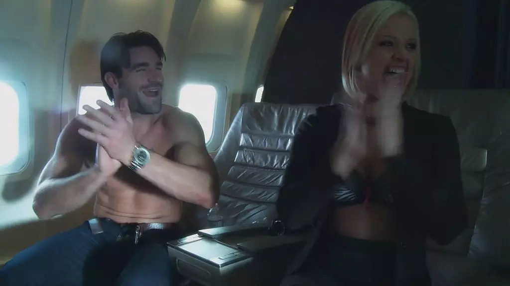 Брайана Блэр и Жасмин Джоли трахаются в своих сетчатых чулках в первом классе