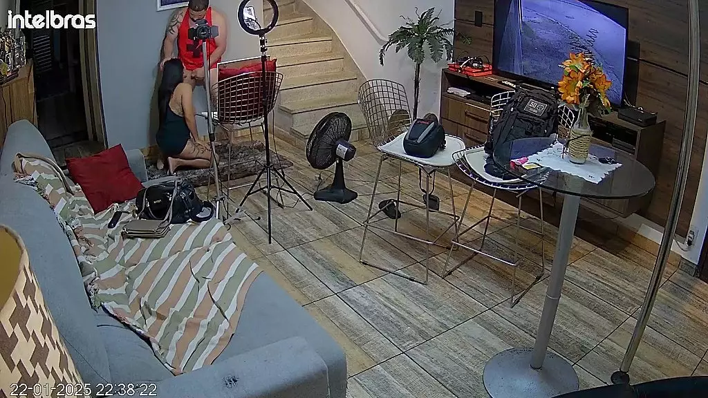 passo mae meu marido esta segurando o pau, entao hoje eu vou me foder ate o fim