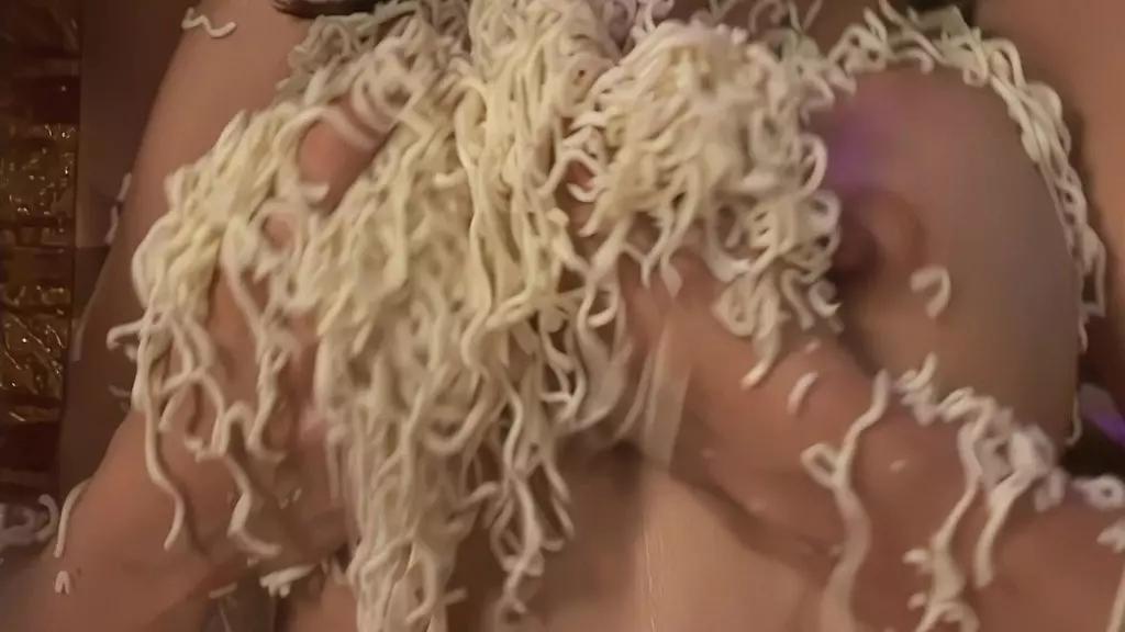 ЭйДжей Эпплгейт всегда фантазировал о том, как его растягивает большой черный член, но