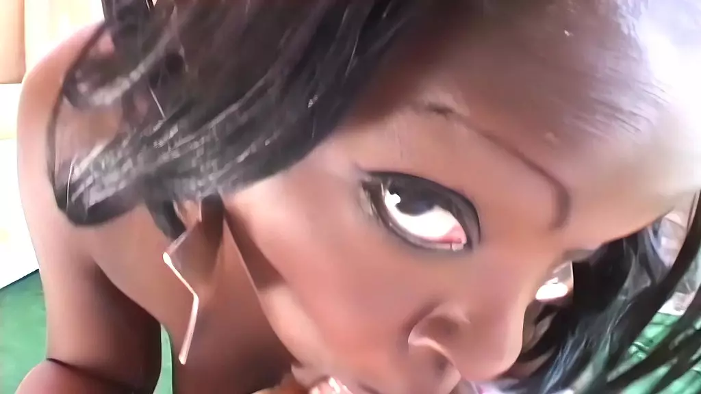 coco pink любит, когда ее обливают спермой