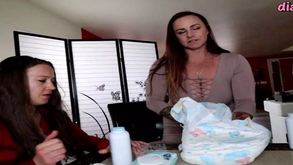 dl видео коллеги обнаруживают ваши подгузники и кончают