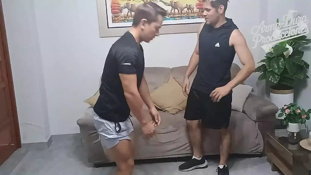 персональный тренер латиноамериканец