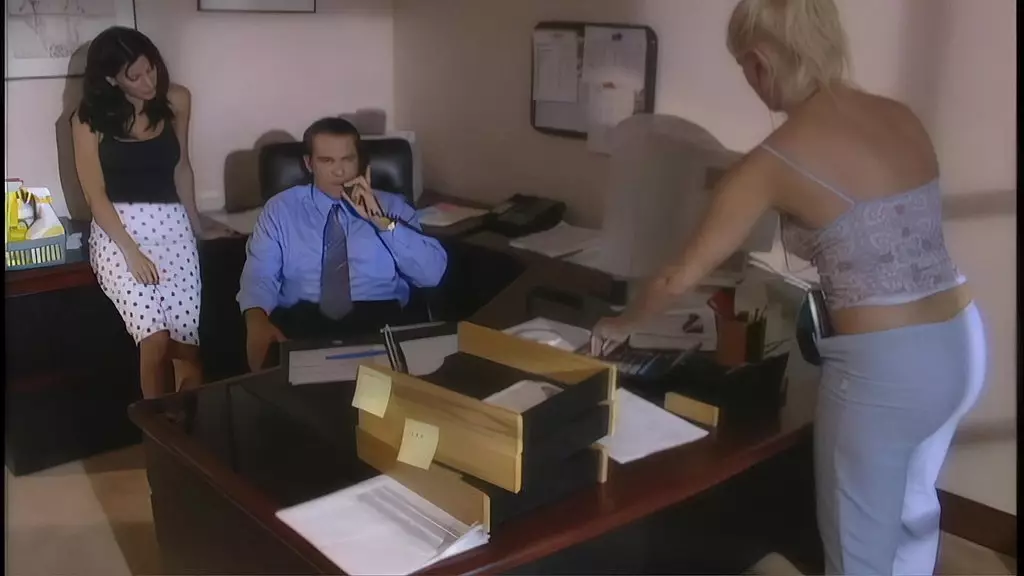 Она тоже хотела бы отсосать твой член!В ролях: Джейн Дарлинг;Иэн Скотт;Эйприл