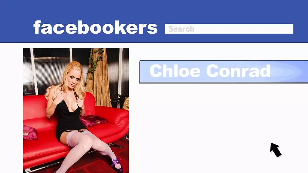 супер горячая тройка с симпатичной блондинкой в ошейнике, которую трахают