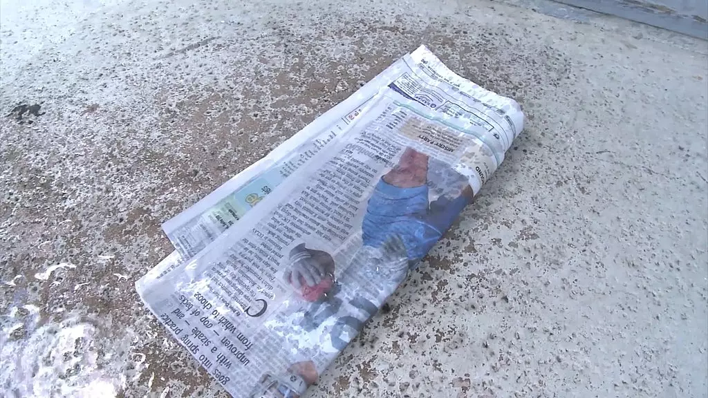 Две блондинки с большими сиськами делят мужа в постели