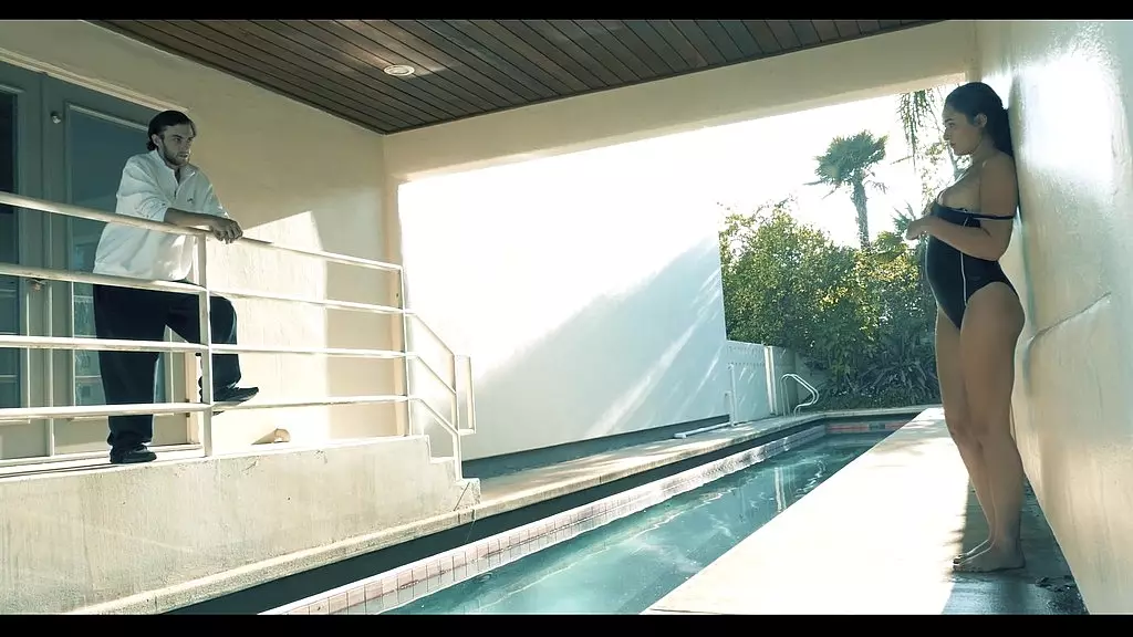 восемнадцатилетняя азиатская студентка колледжа получает сперму на лицо