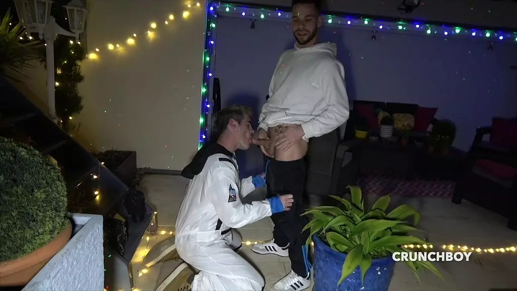 3499 Дмитрия трахнули в сыром виде, Кевин Дэвид на улице