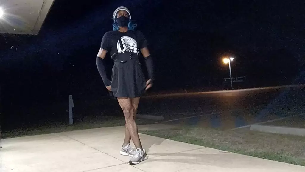 пузырчатая попка транса Мика Кавайи глотает дилдо