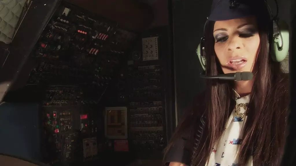 индийская порнозвезда прия анджали рай кончает на член