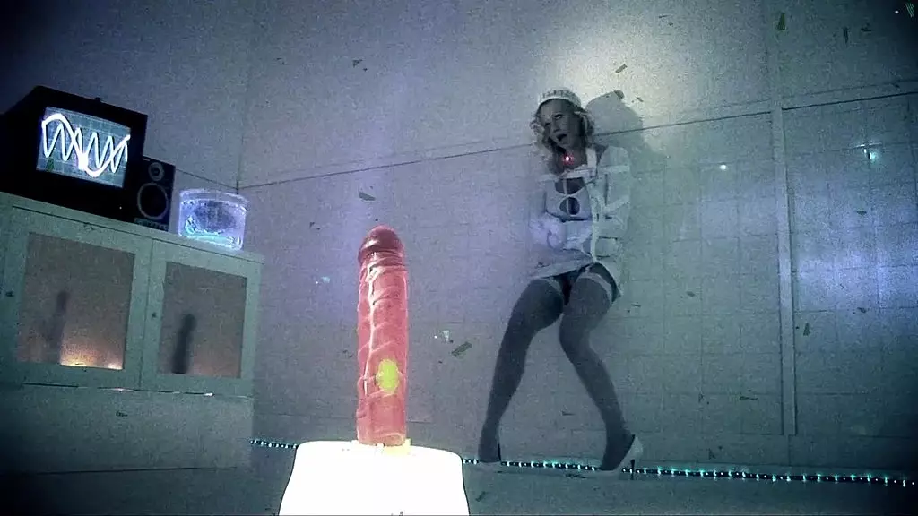 хлоя конрад трахается с ботаника в его офисе