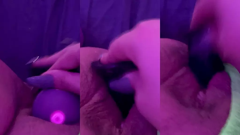 мокрая игра с игрушкой