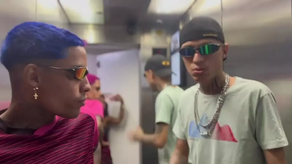 Эла Чама os amigo Pra Tomar umas, depois de dois copos cu de bebanao tem dono