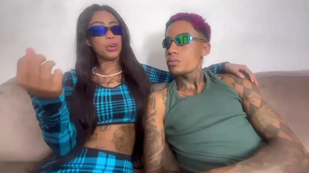 Полностью свободна или только для нее в первый раз