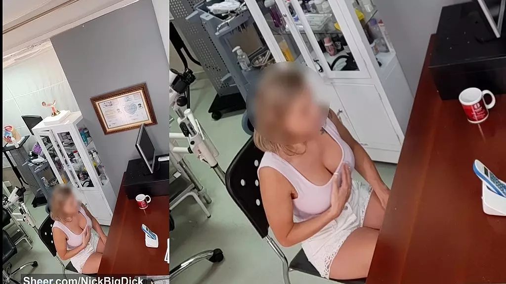 гинеколог будет следовать за этой мощной милфой, которая является вашей женщиной