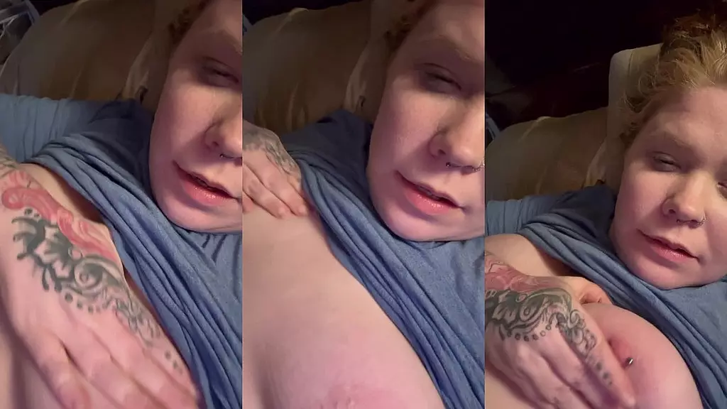 тизер облизывания сосков