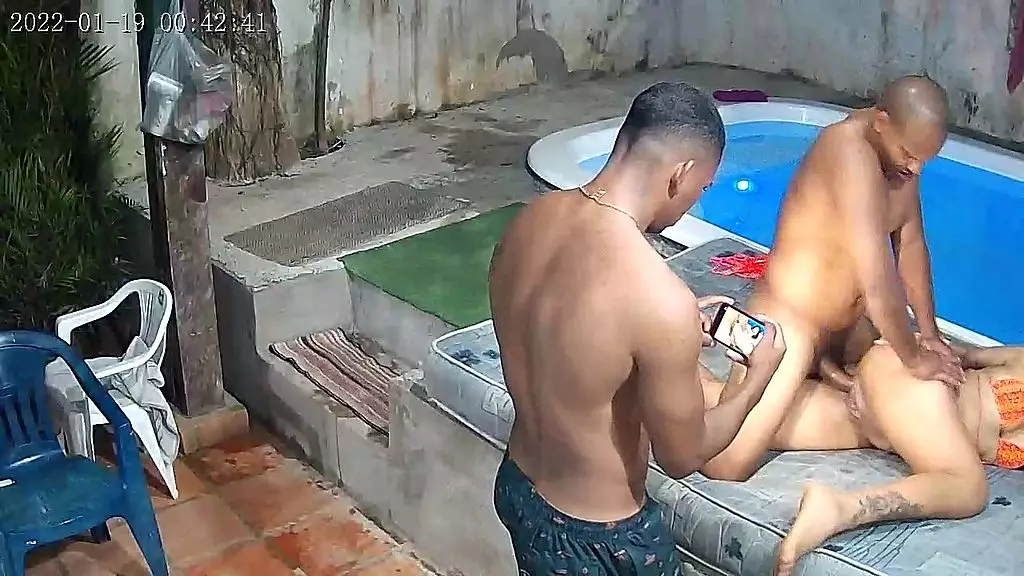 Камера для сохранности флага оргии на пляже до предио. que gulosa essa mulher