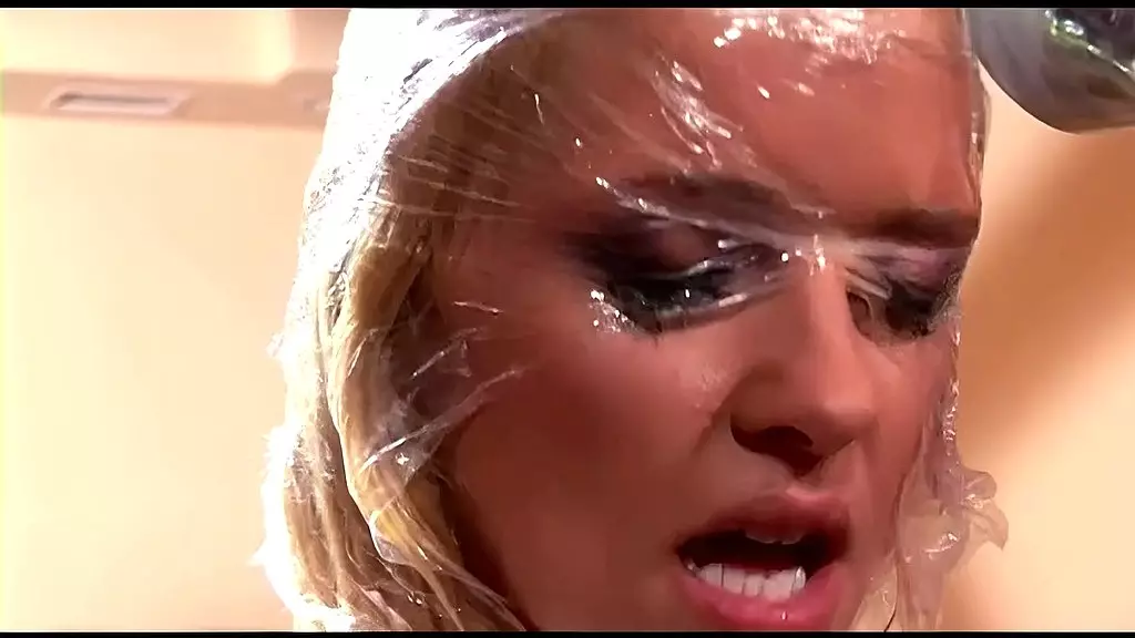 Ханна Харпер и Тарин Томас получают в свои задницы страпоны