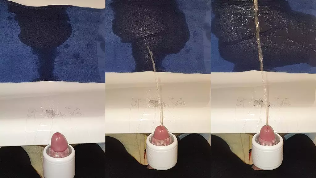 моча и большой кончил! 