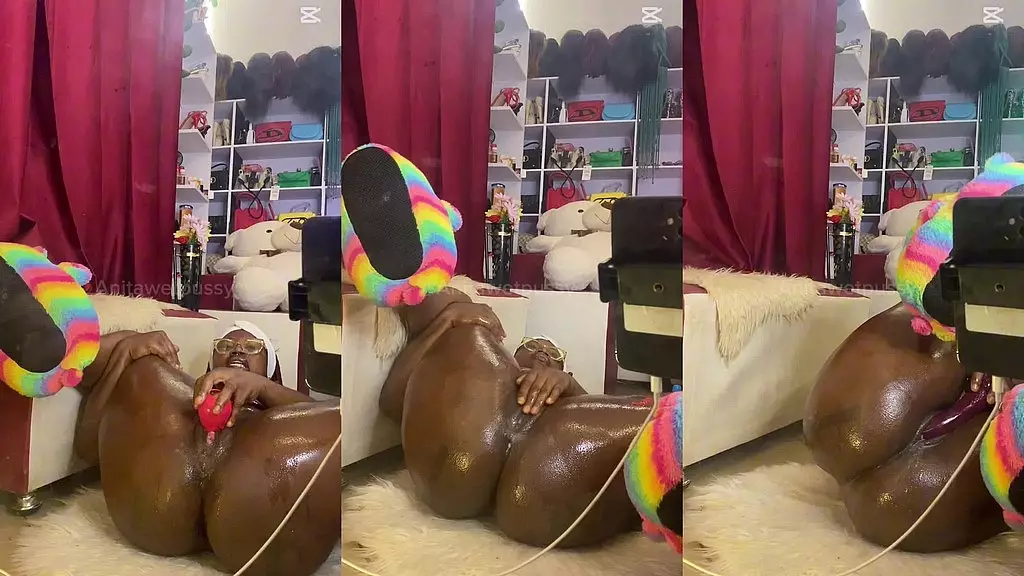 мокрая киска аниты брызгает по всему ее телу