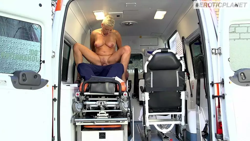 der achim schwuttke, auch ihn erwischt sein sex-drang eines tages... oder war das geplant - das Hubsche rettungsteamgirl aufsitzen zu lassen... Мэнди тайна lasst sich nicht lange bi