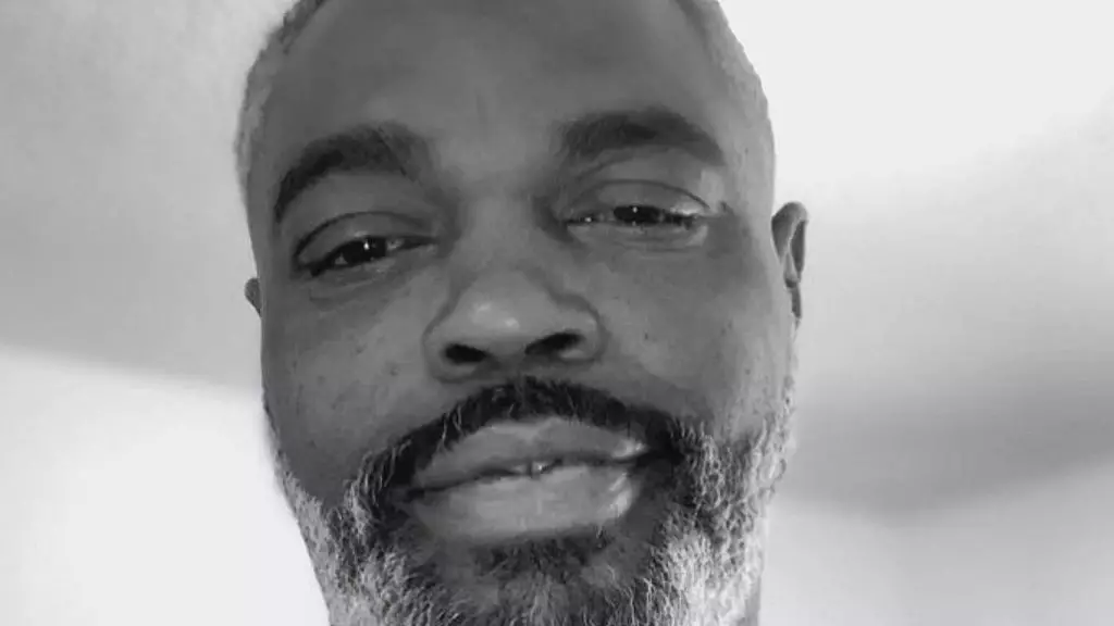 утренний быстрый секс/тайные выстрелы в спину в доме родственников