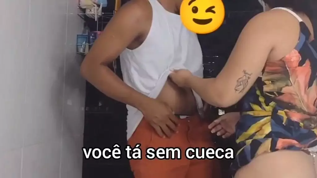 Лимпадо или банейро-фазендо видео в Интернете, он входит в банейру и видео для взрослых