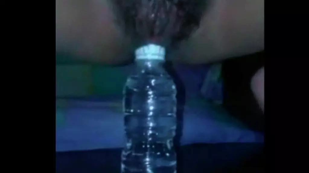 я трахаю бутылку!