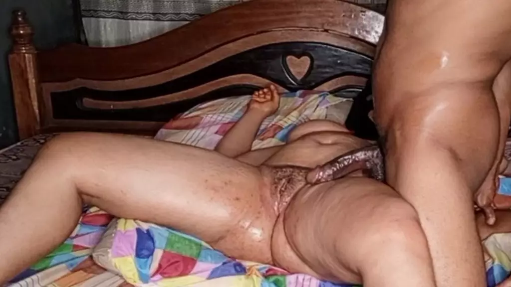 мой первый раз трахаю киску европейской милфы