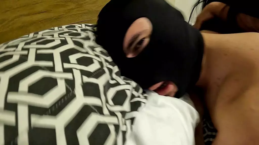 comendo o corninho apos a suruba - inversao de papeis