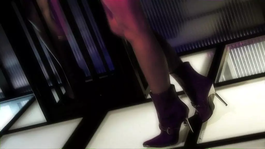 Майла Чарльз встречается со своей похотливой лесбийской подругой Ребеккой