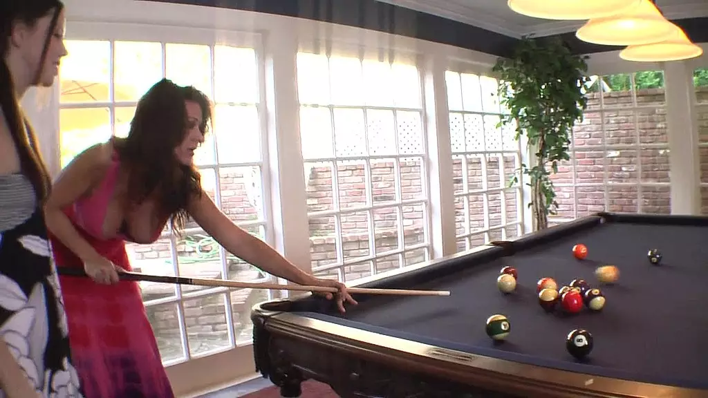 Мэнди Маджестик не позволяет своему жиру помешать ей заняться сексом