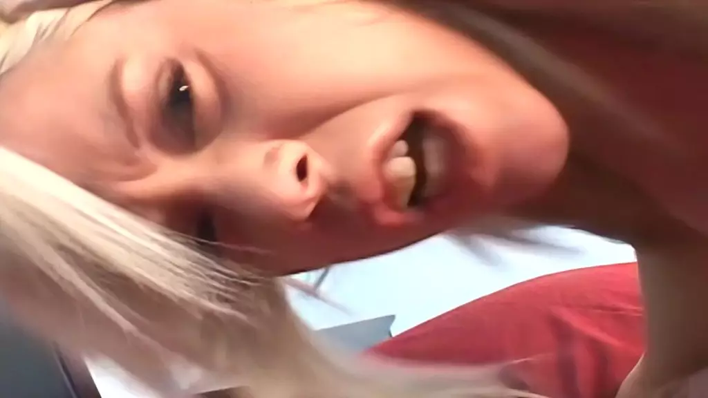 мисс Трикси в фетиш-маске и кожаном снаряжении трахается и получает сперму на лицо