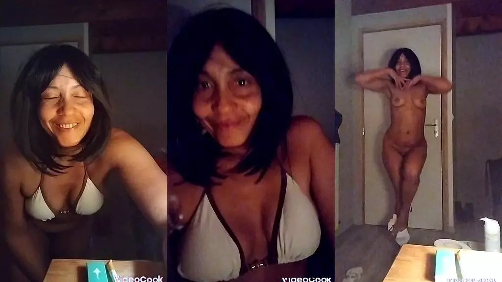 няня бреет киску и мастурбирует