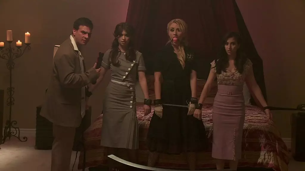 Эшлин Рэй и Мэллори Рэй Мерфи сияют во время этой xxx четверки